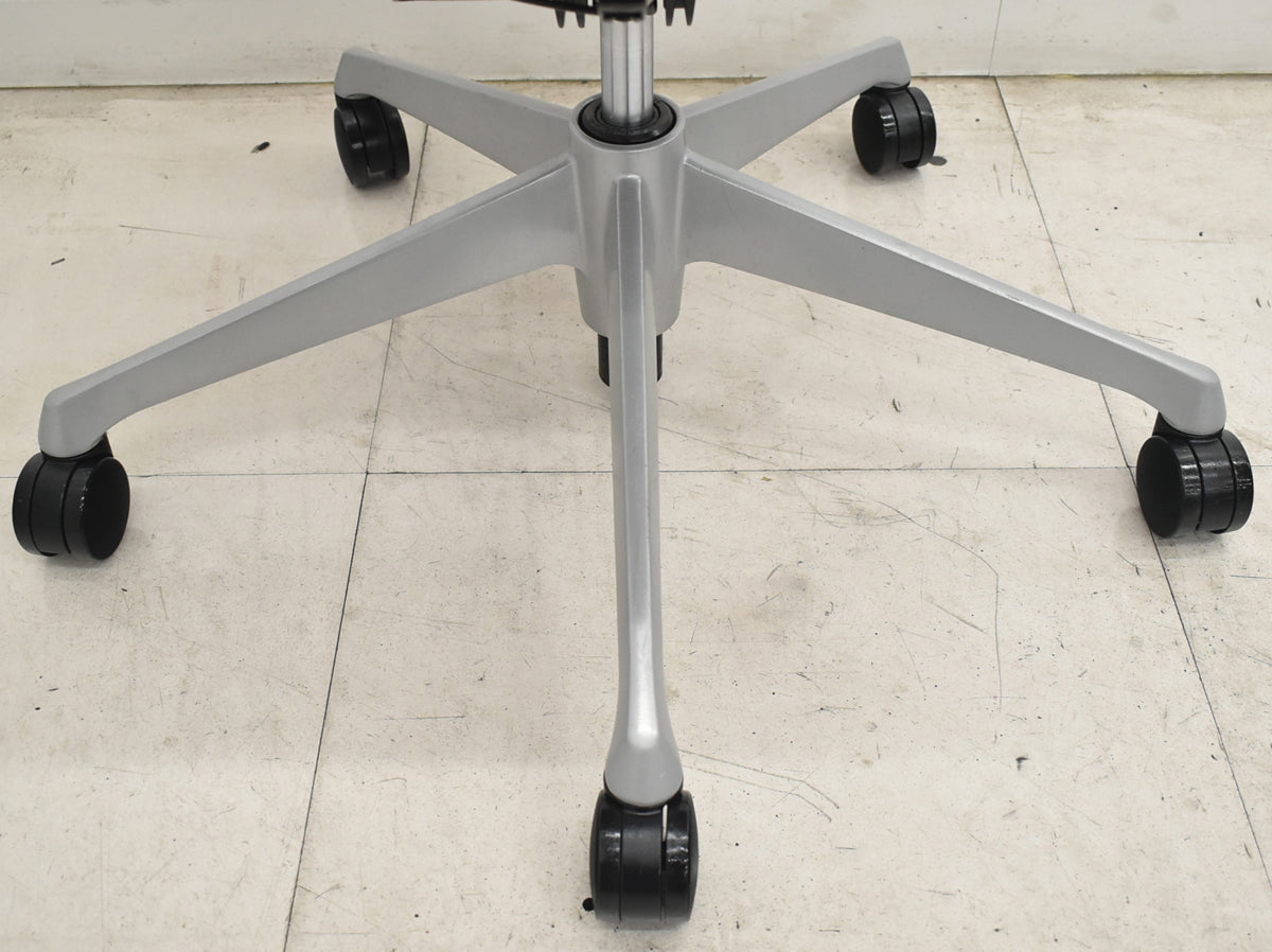【中古】オカムラ　バロン　エクストラハイバック　可動肘　固定ヘッドレスト　シルバー脚　オレンジ　2026071811【中古オフィス家具】