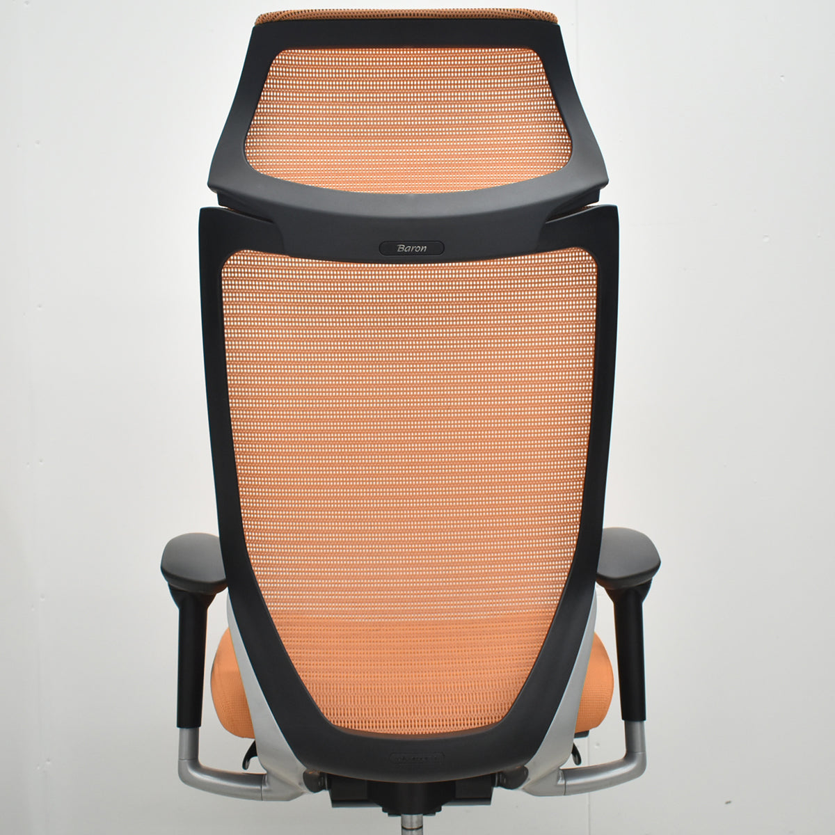 【中古】オカムラ　バロン　エクストラハイバック　可動肘　固定ヘッドレスト　シルバー脚　オレンジ　2026071811【中古オフィス家具】