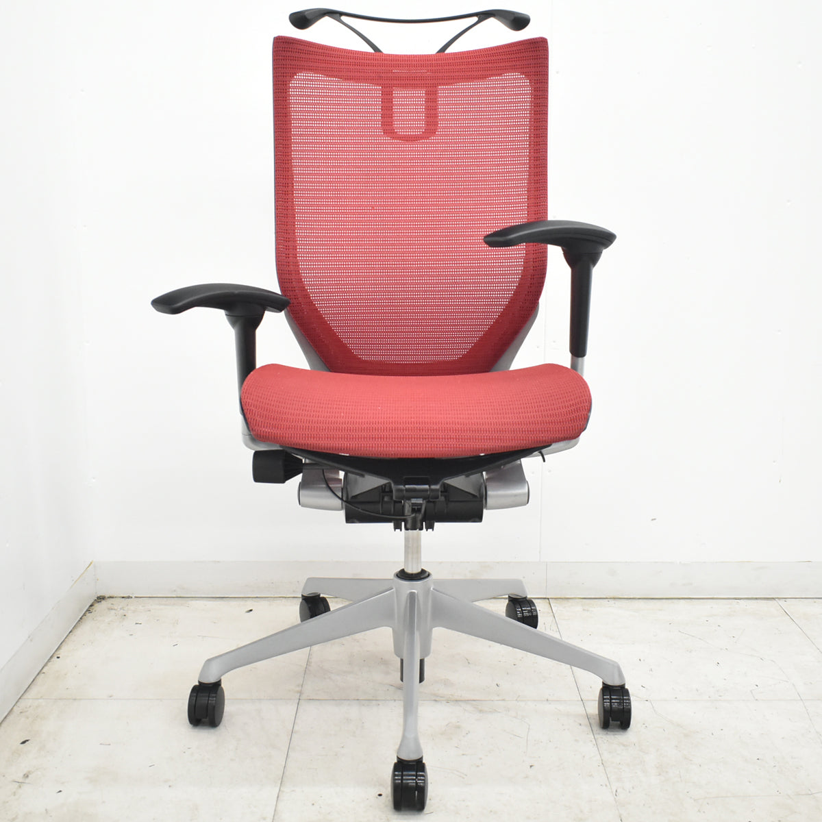 【中古】オカムラ　バロン　ハイバック　可動肘　ハンガー　シルバー脚　レッド 　2026072101【中古オフィス家具】