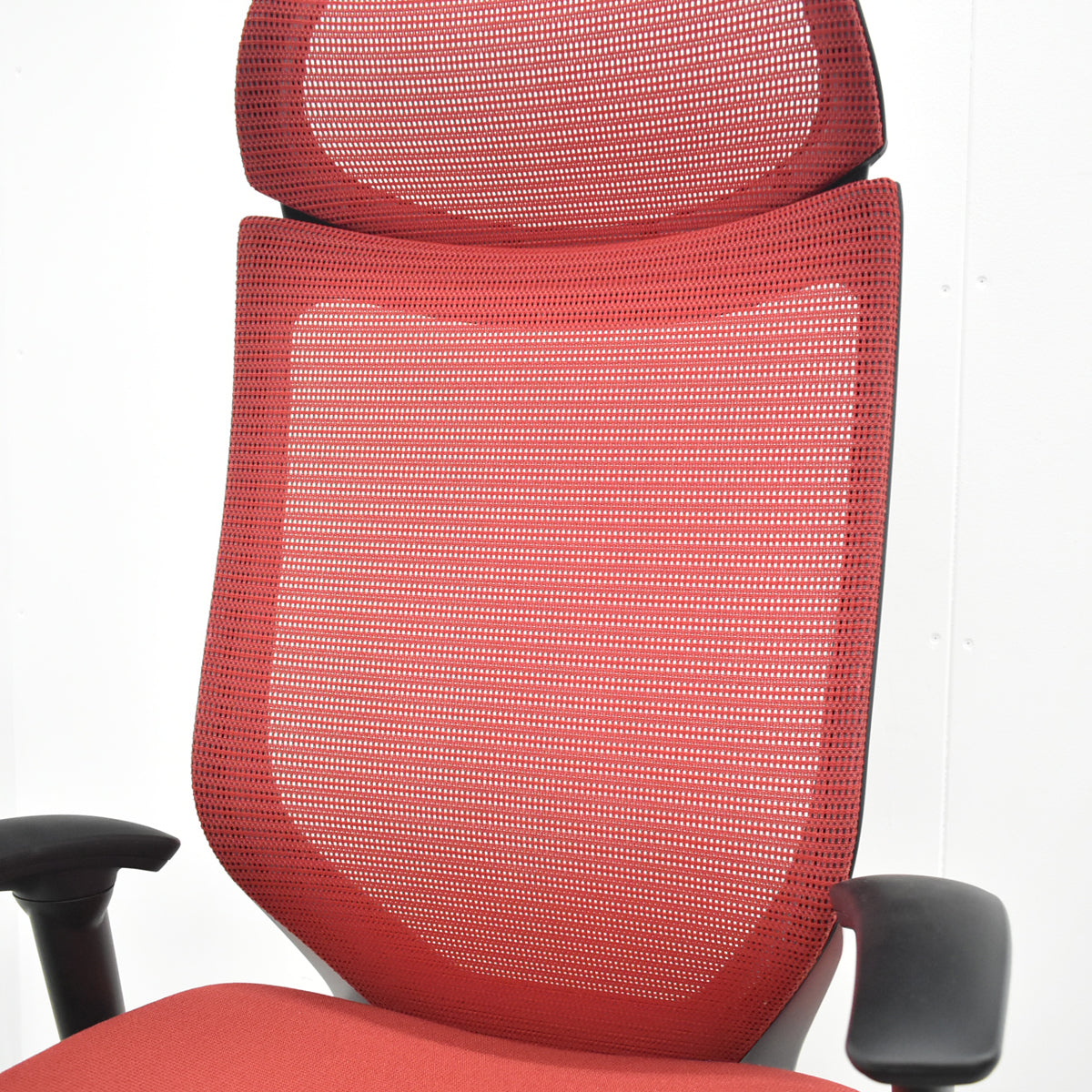 【中古】オカムラ　バロン　エクストラハイバック　可動肘　固定ヘッドレスト　シルバー脚　レッド　2026072102【中古オフィス家具】