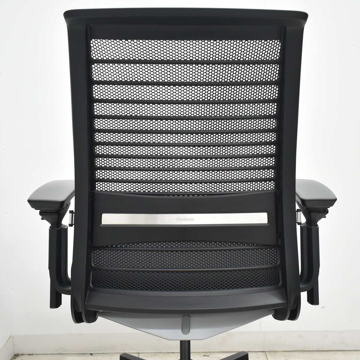 【中古】スチールケース　シンク２　可動肘　ランバーサポート　2022年製　ブラック　2026072107【中古オフィス家具】