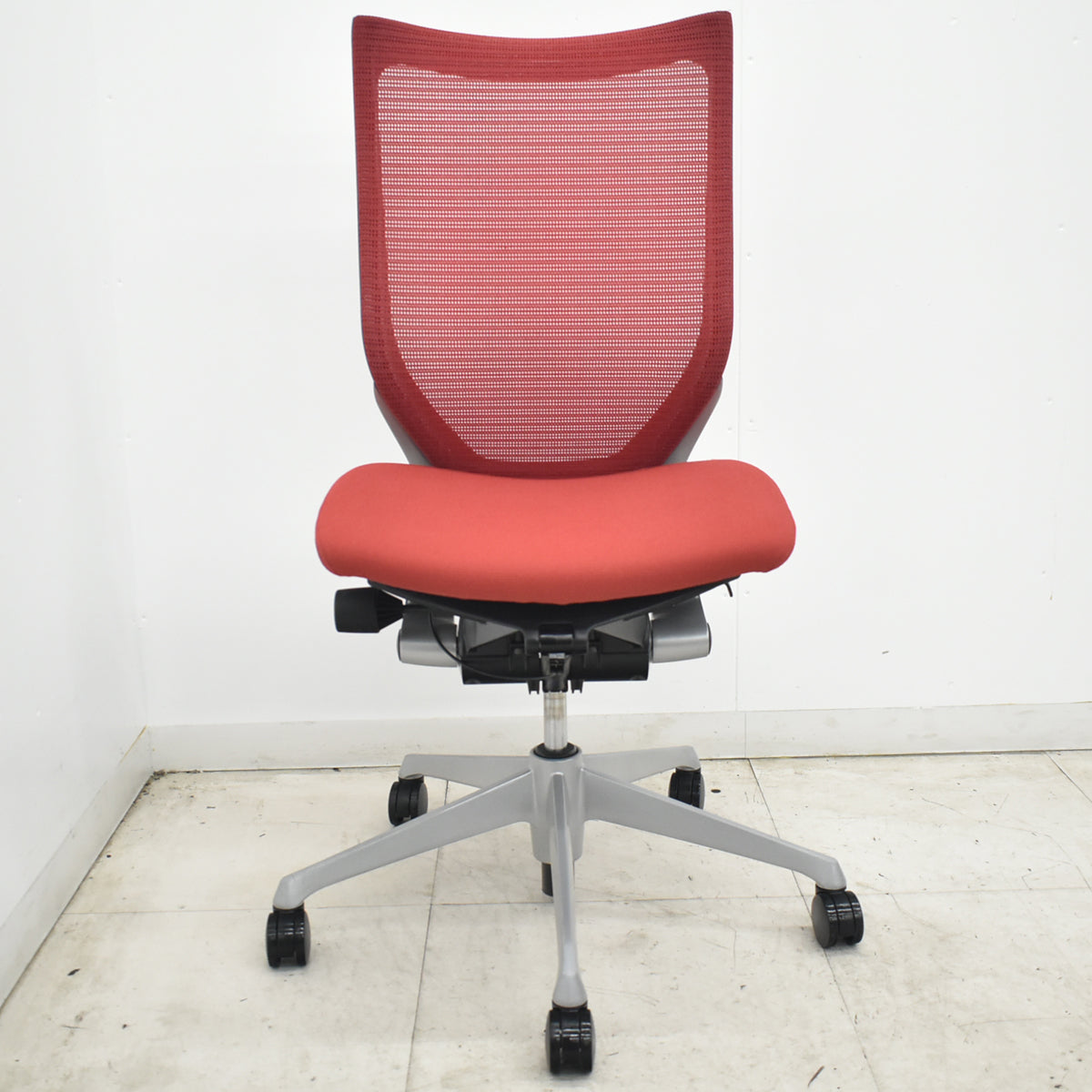 【中古】オカムラ　バロン　ハイバック　肘なし　レッド　2026072110【中古オフィス家具】