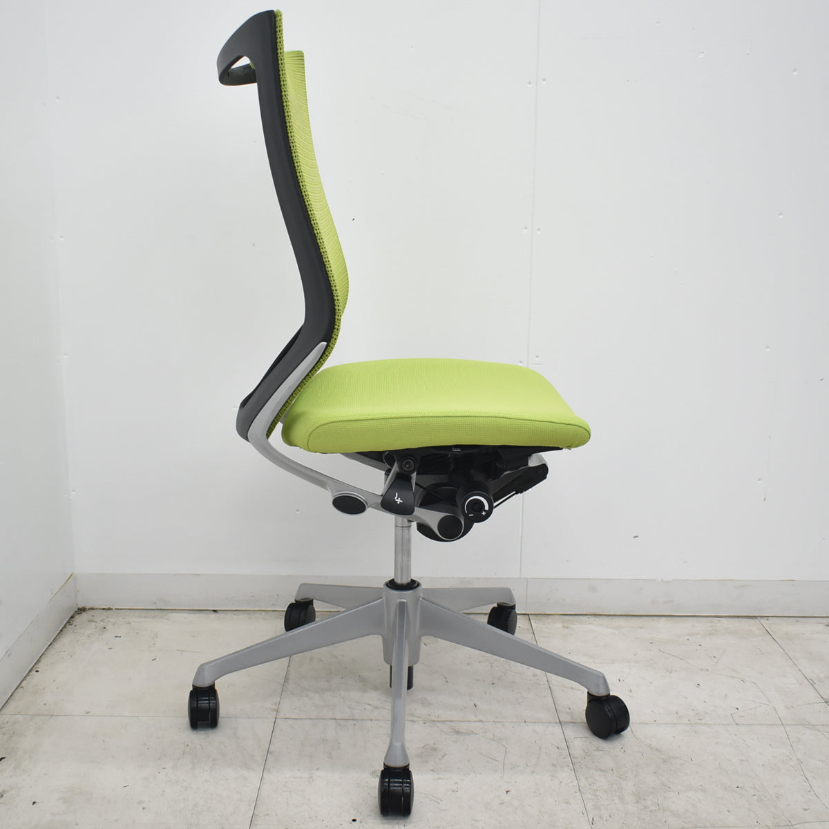 【中古】オカムラ　バロン　ハイバック　肘なし　ライムグリーン　2026072111【中古オフィス家具】