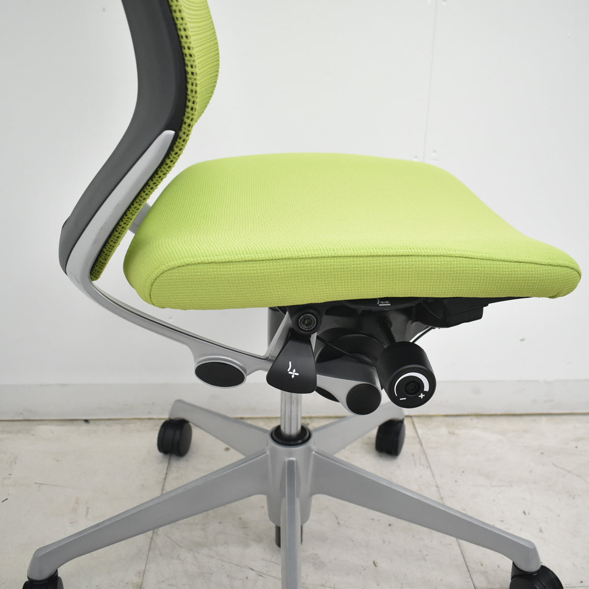 【中古】オカムラ　バロン　ハイバック　肘なし　ライムグリーン　2026072111【中古オフィス家具】