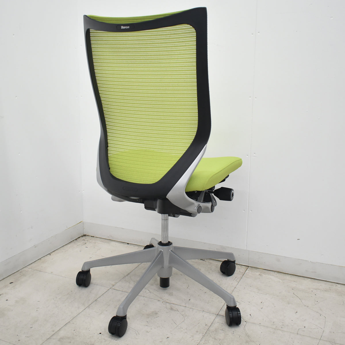 【中古】オカムラ　バロン　ハイバック　肘なし　ライムグリーン　2026072111【中古オフィス家具】