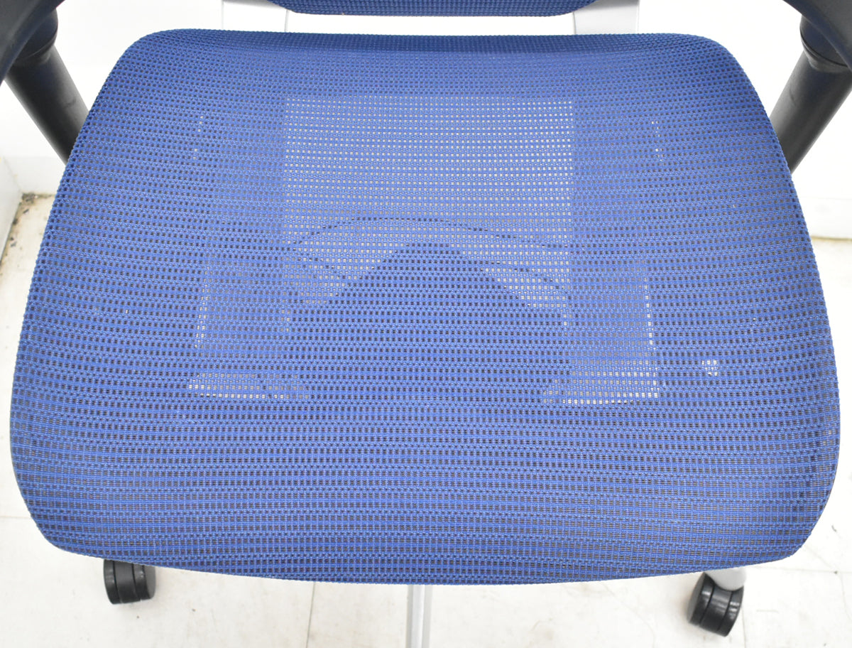 【中古】オカムラ　バロン　ローバック　可動肘　シルバー脚　昇降ガス新品　ミディアムブルー　2026072201【中古オフィス家具】