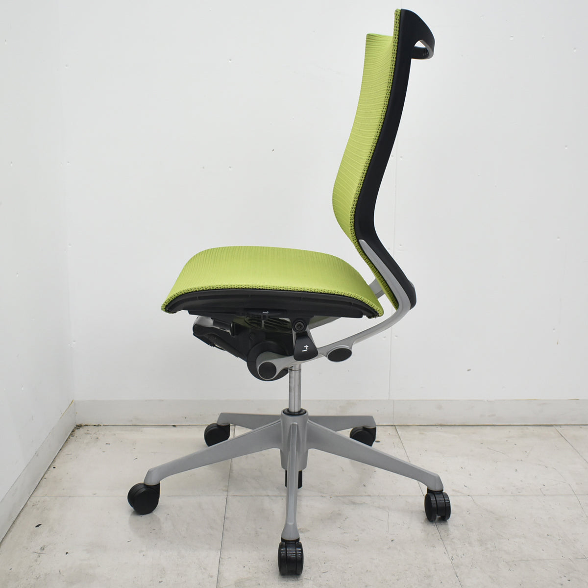 【中古】オカムラ　バロン　ハイバック　肘なし　ライムグリーン　2026072202【中古オフィス家具】