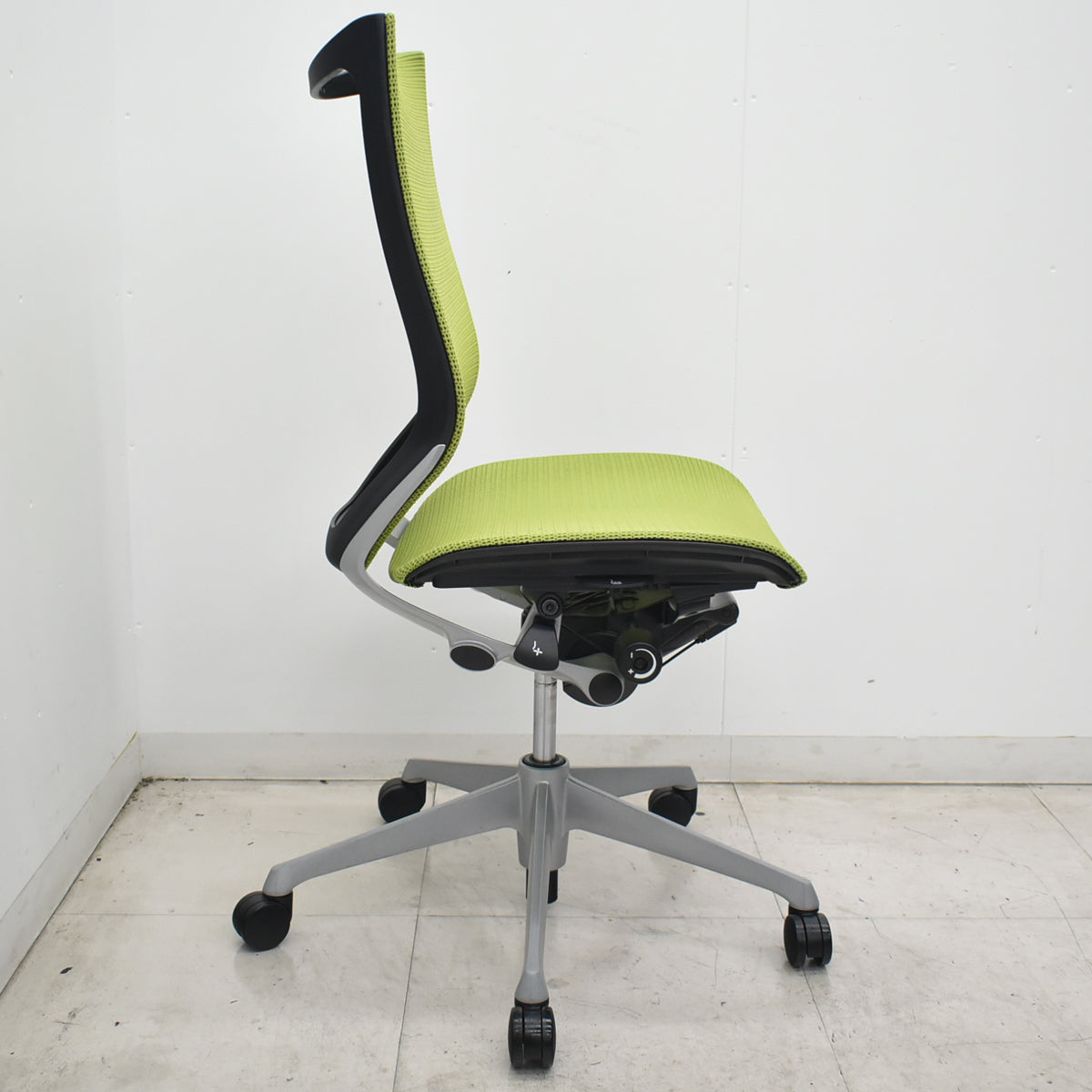【中古】オカムラ　バロン　ハイバック　肘なし　ライムグリーン　2026072202【中古オフィス家具】