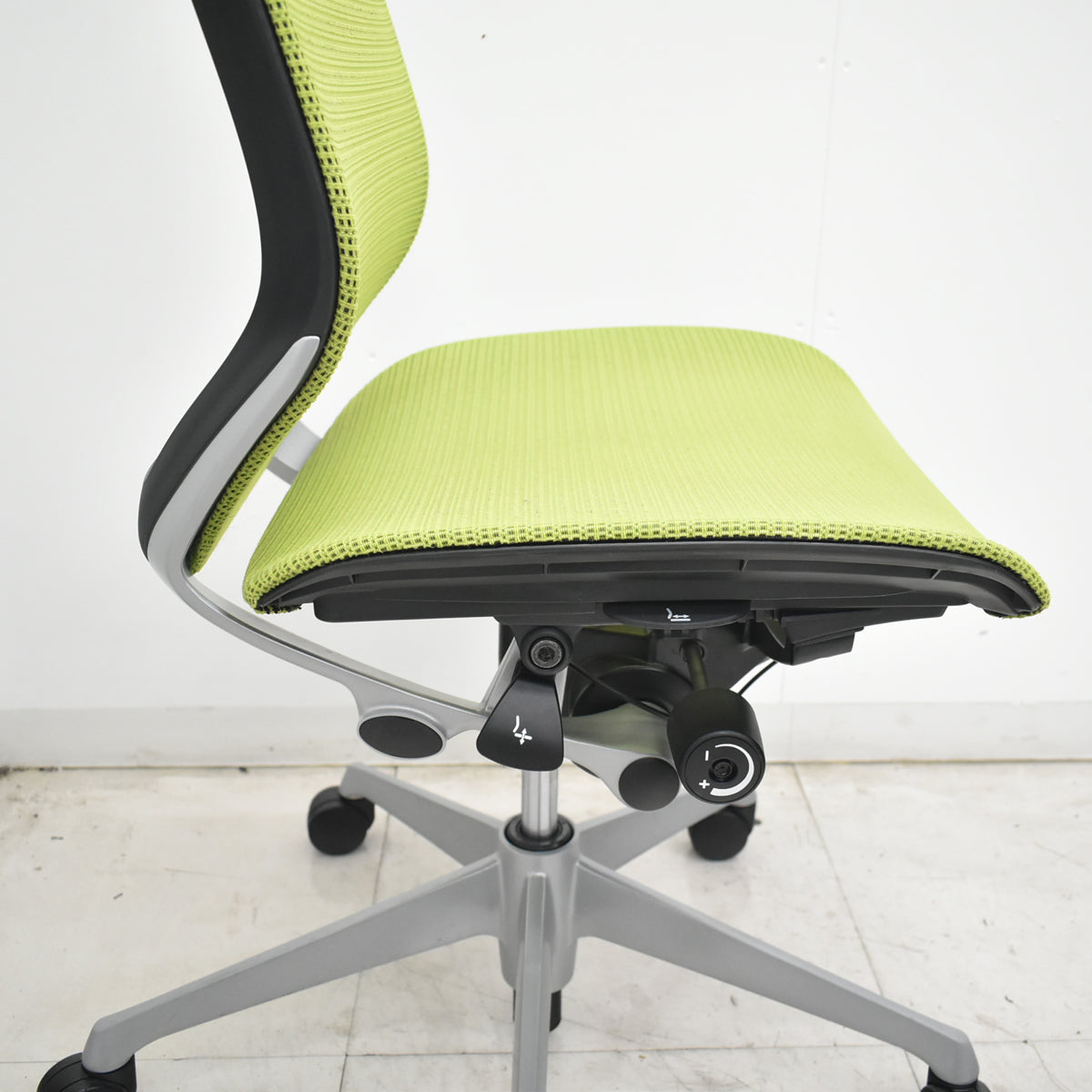 【中古】オカムラ　バロン　ハイバック　肘なし　ライムグリーン　2026072202【中古オフィス家具】