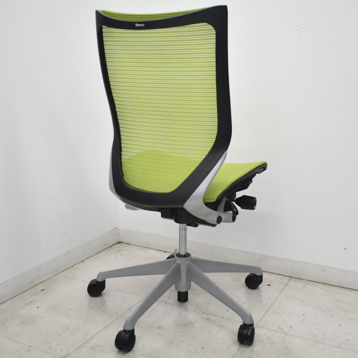【中古】オカムラ　バロン　ハイバック　肘なし　ライムグリーン　2026072202【中古オフィス家具】