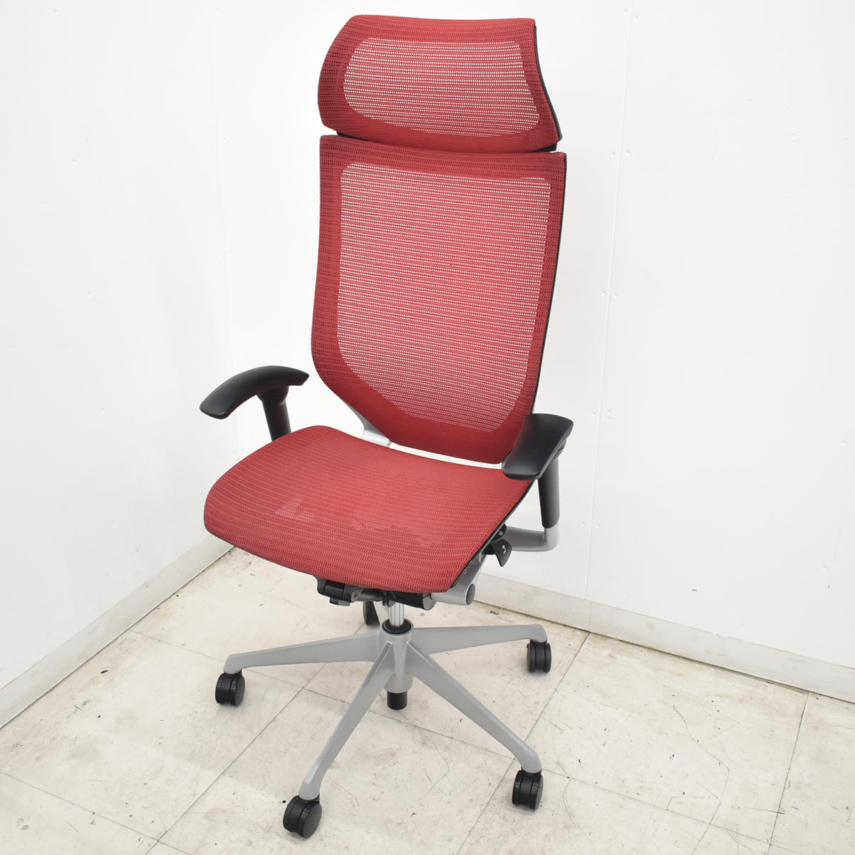 【中古】オカムラ　バロン　エクストラハイバック　可動肘　固定ヘッドレスト　シルバー脚　レッド　2026072203【中古オフィス家具】