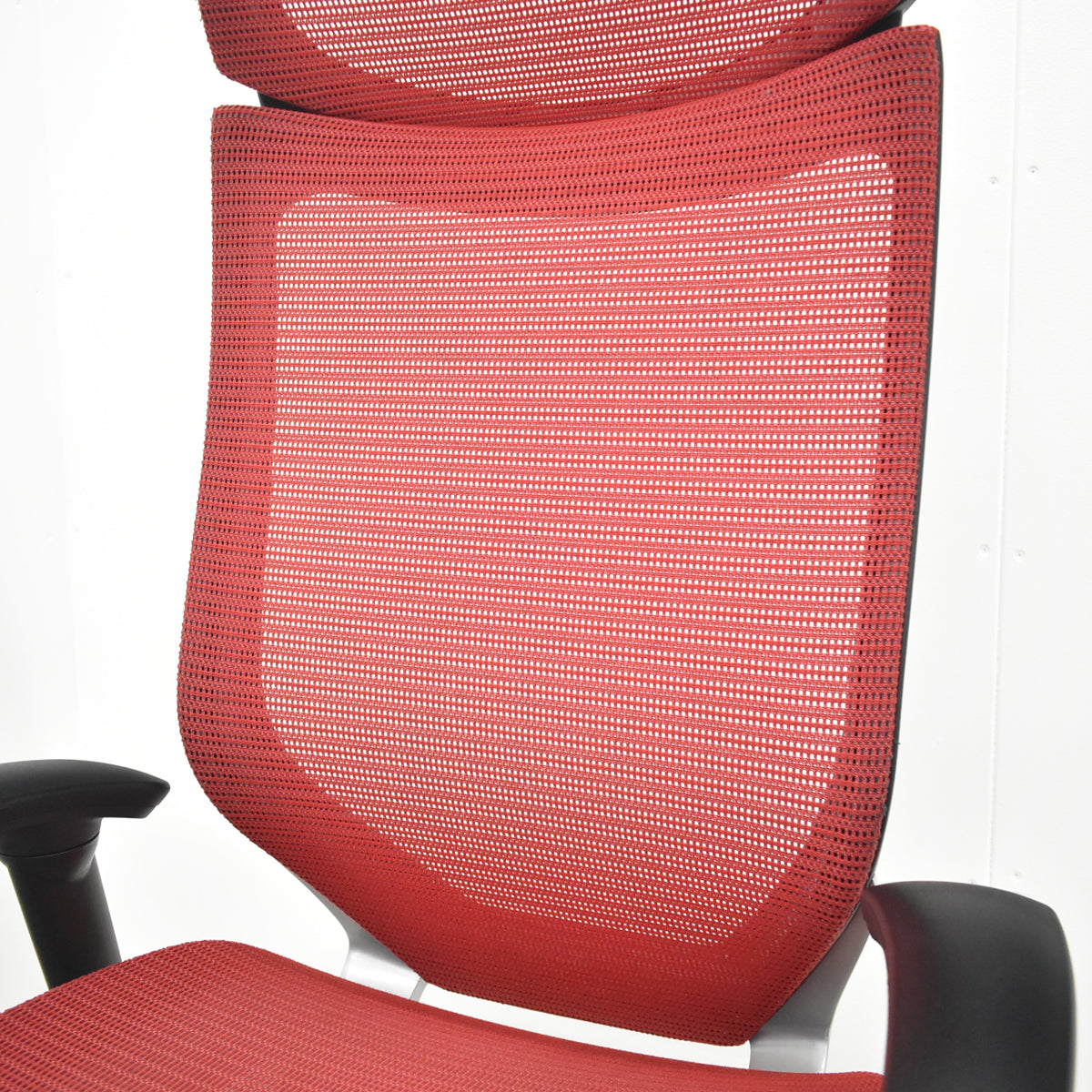 【中古】オカムラ　バロン　エクストラハイバック　可動肘　固定ヘッドレスト　シルバー脚　レッド　2026072203【中古オフィス家具】