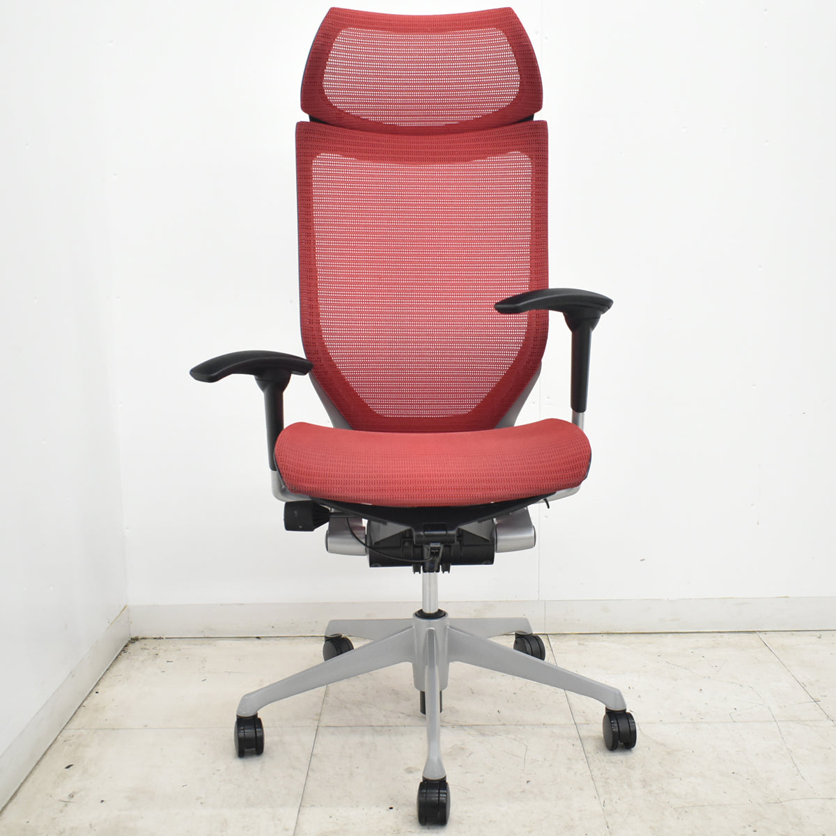 【中古】オカムラ　バロン　エクストラハイバック　可動肘　固定ヘッドレスト　シルバー脚　レッド　2026072203【中古オフィス家具】