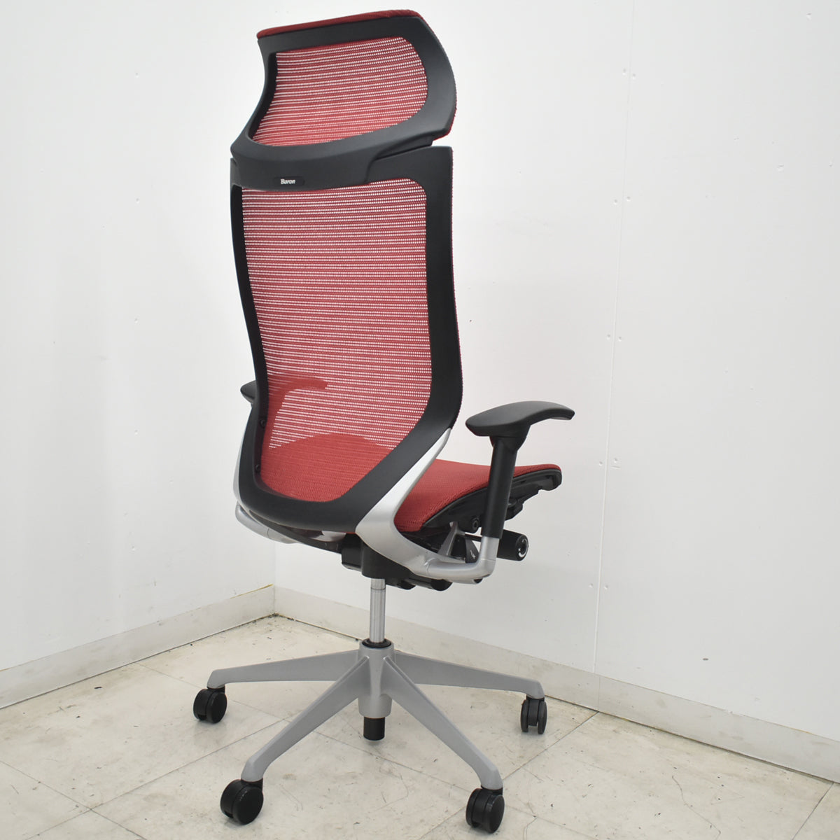 【中古】オカムラ　バロン　エクストラハイバック　可動肘　固定ヘッドレスト　シルバー脚　レッド　2026072203【中古オフィス家具】