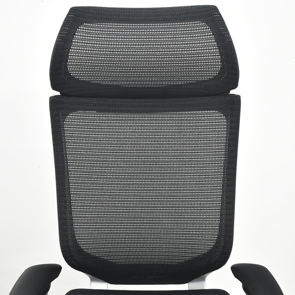 【中古】オカムラ　バロン　エクストラハイバック　可動肘　固定ヘッドレスト　シルバー脚　ブラック　2026072205【中古オフィス家具】