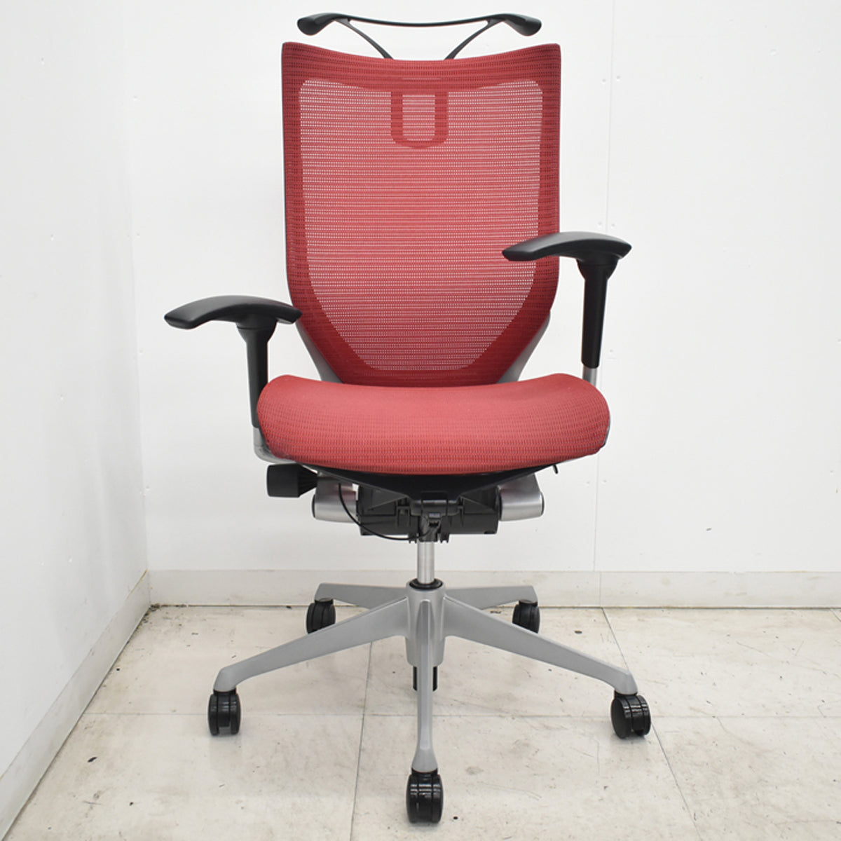 【中古】オカムラ　バロン　ハイバック　可動肘　ハンガー　シルバー脚　レッド 　2026072206【中古オフィス家具】