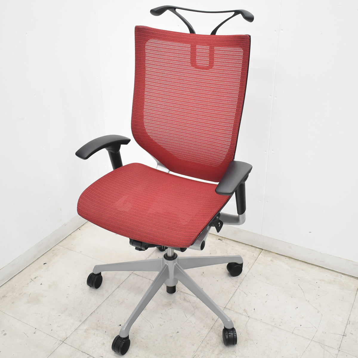 【中古】[難有]オカムラ　バロン　ハイバック　可動肘　ハンガー　シルバー脚　レッド 　2026072207【中古オフィス家具】
