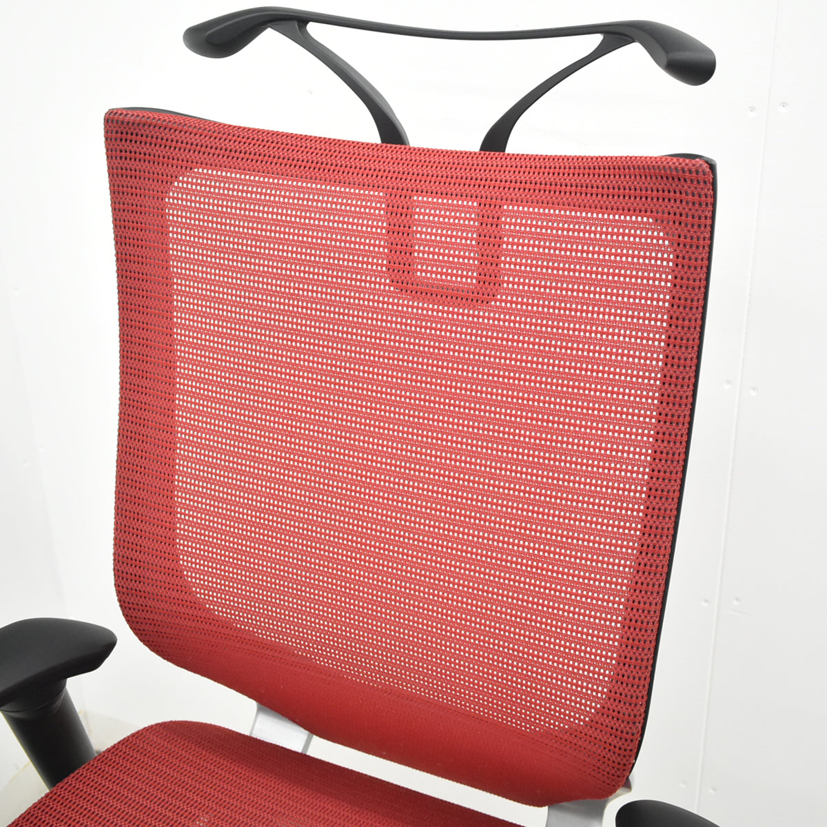 【中古】[難有]オカムラ　バロン　ハイバック　可動肘　ハンガー　シルバー脚　レッド 　2026072207【中古オフィス家具】