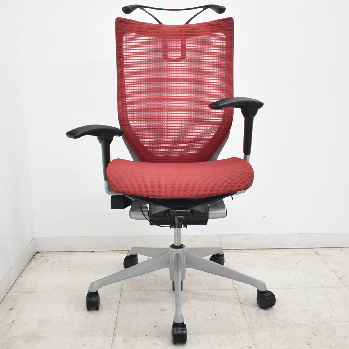 【中古】[難有]オカムラ　バロン　ハイバック　可動肘　ハンガー　シルバー脚　レッド 　2026072207【中古オフィス家具】