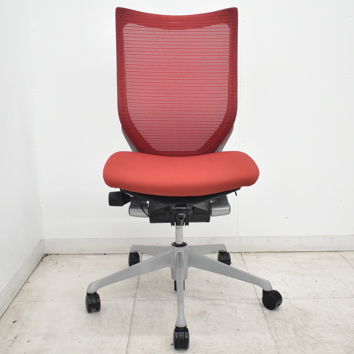 【中古】[難有]オカムラ　バロン　ハイバック　肘なし　レッド　2026072208【中古オフィス家具】