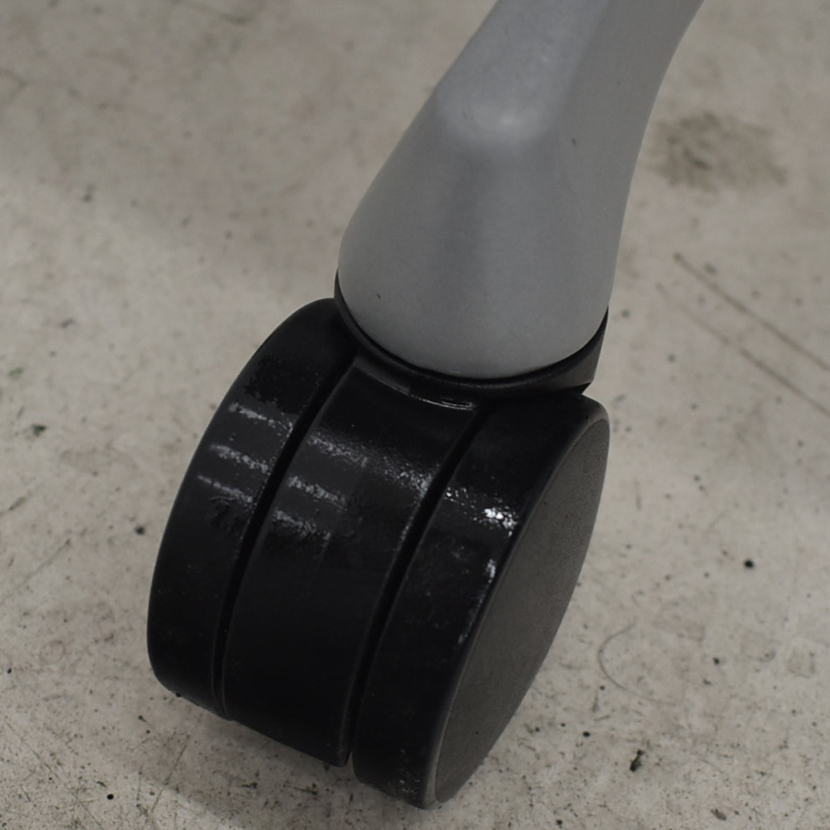【中古】[難有]オカムラ　バロン　ハイバック　肘なし　レッド　2026072208【中古オフィス家具】