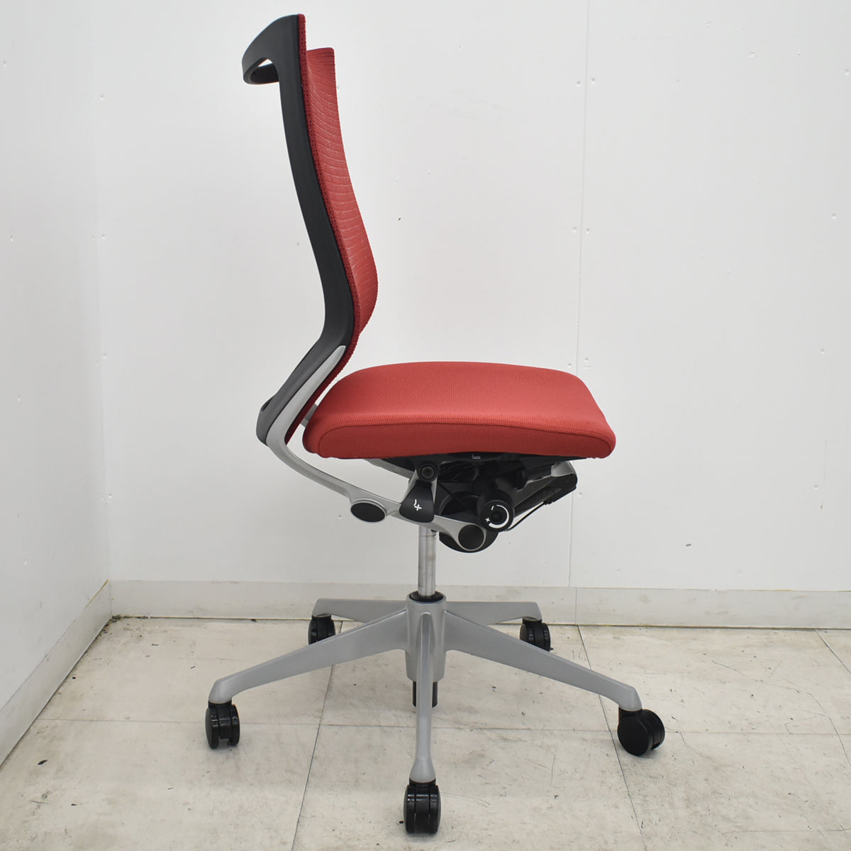 【中古】[難有]オカムラ　バロン　ハイバック　肘なし　レッド　2026072208【中古オフィス家具】