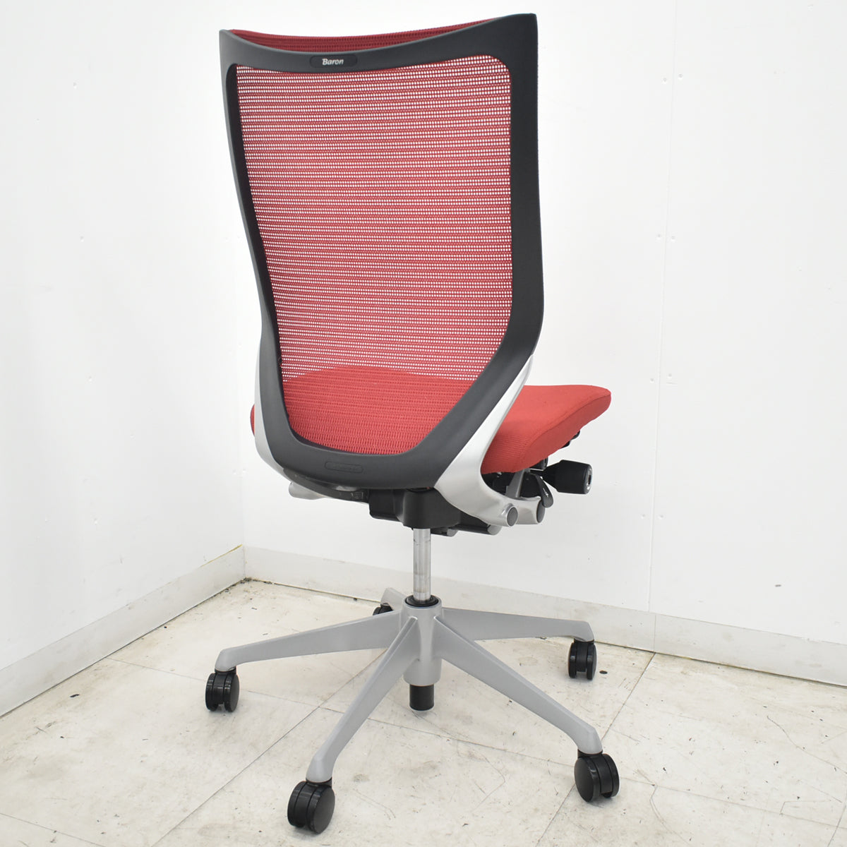 【中古】[難有]オカムラ　バロン　ハイバック　肘なし　レッド　2026072208【中古オフィス家具】