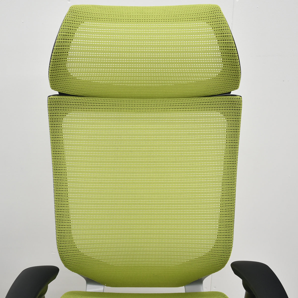 【中古】オカムラ　バロン　エクストラハイバック　可動肘　固定ヘッドレスト　シルバー脚　ライムグリーン　2026072210【中古オフィス家具】