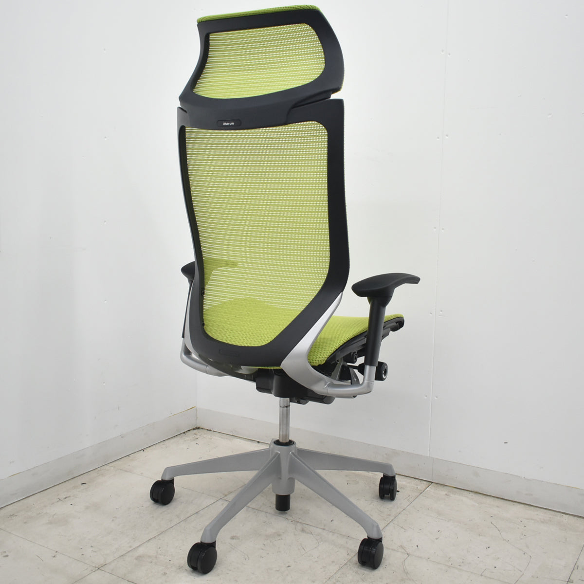 【中古】オカムラ　バロン　エクストラハイバック　可動肘　固定ヘッドレスト　シルバー脚　ライムグリーン　2026072210【中古オフィス家具】