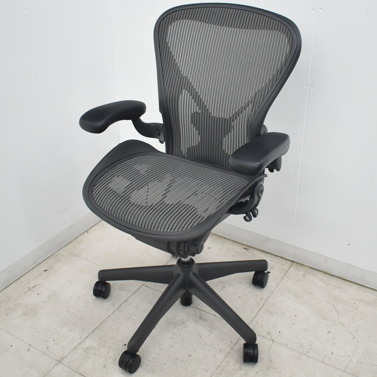 【中古】ハーマンミラー　アーロンチェア　Bサイズ　フル装備　ポスチャーフィット　グレー　2026072302【オフィスチェア】