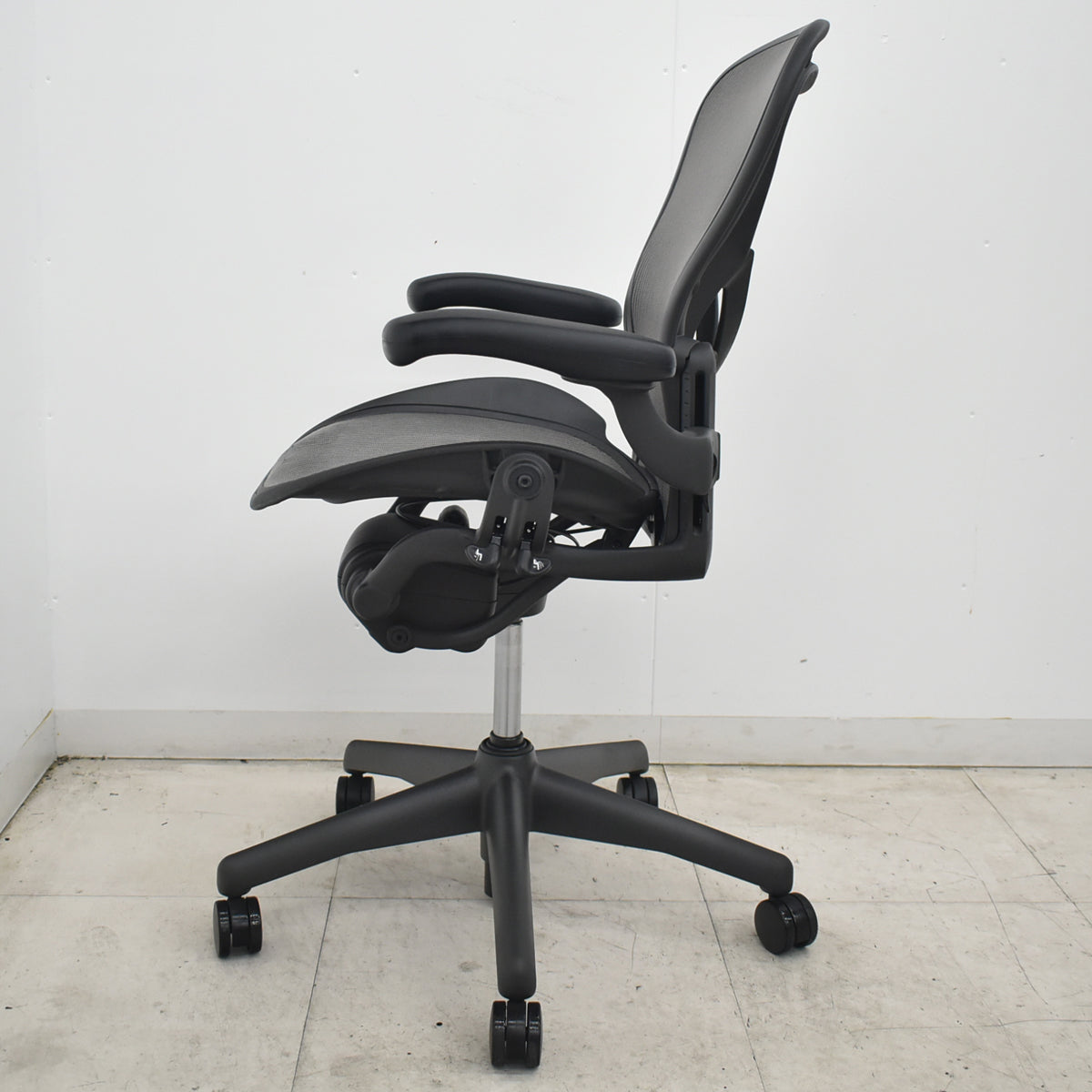 【中古】ハーマンミラー　アーロンチェア　Bサイズ　フル装備　ポスチャーフィット　グレー　2026072302【オフィスチェア】