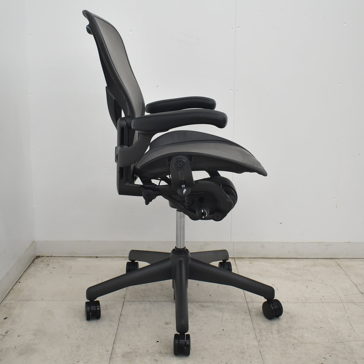 【中古】ハーマンミラー　アーロンチェア　Bサイズ　フル装備　ポスチャーフィット　グレー　2026072302【オフィスチェア】