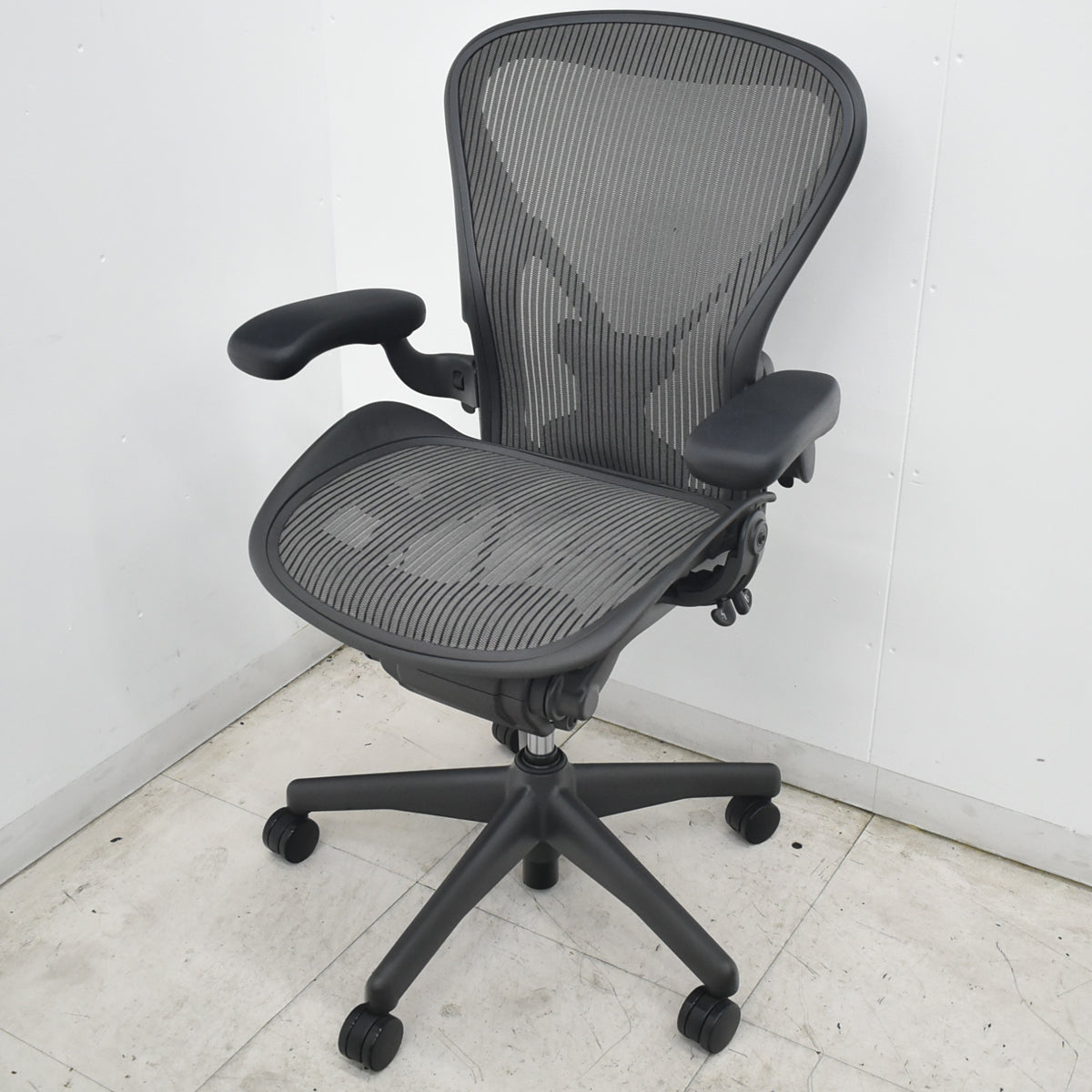 【中古】ハーマンミラー　アーロンチェア　Bサイズ　フル装備　ポスチャーフィット　グレー　2026072303【オフィスチェア】