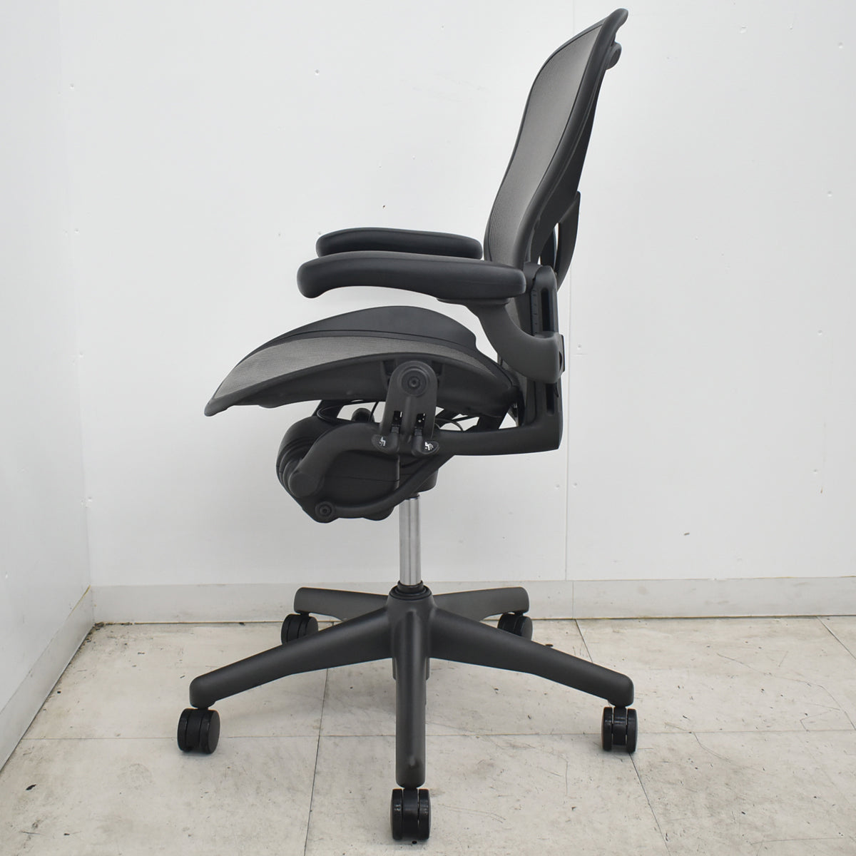 【中古】ハーマンミラー　アーロンチェア　Bサイズ　フル装備　ポスチャーフィット　グレー　2026072303【オフィスチェア】
