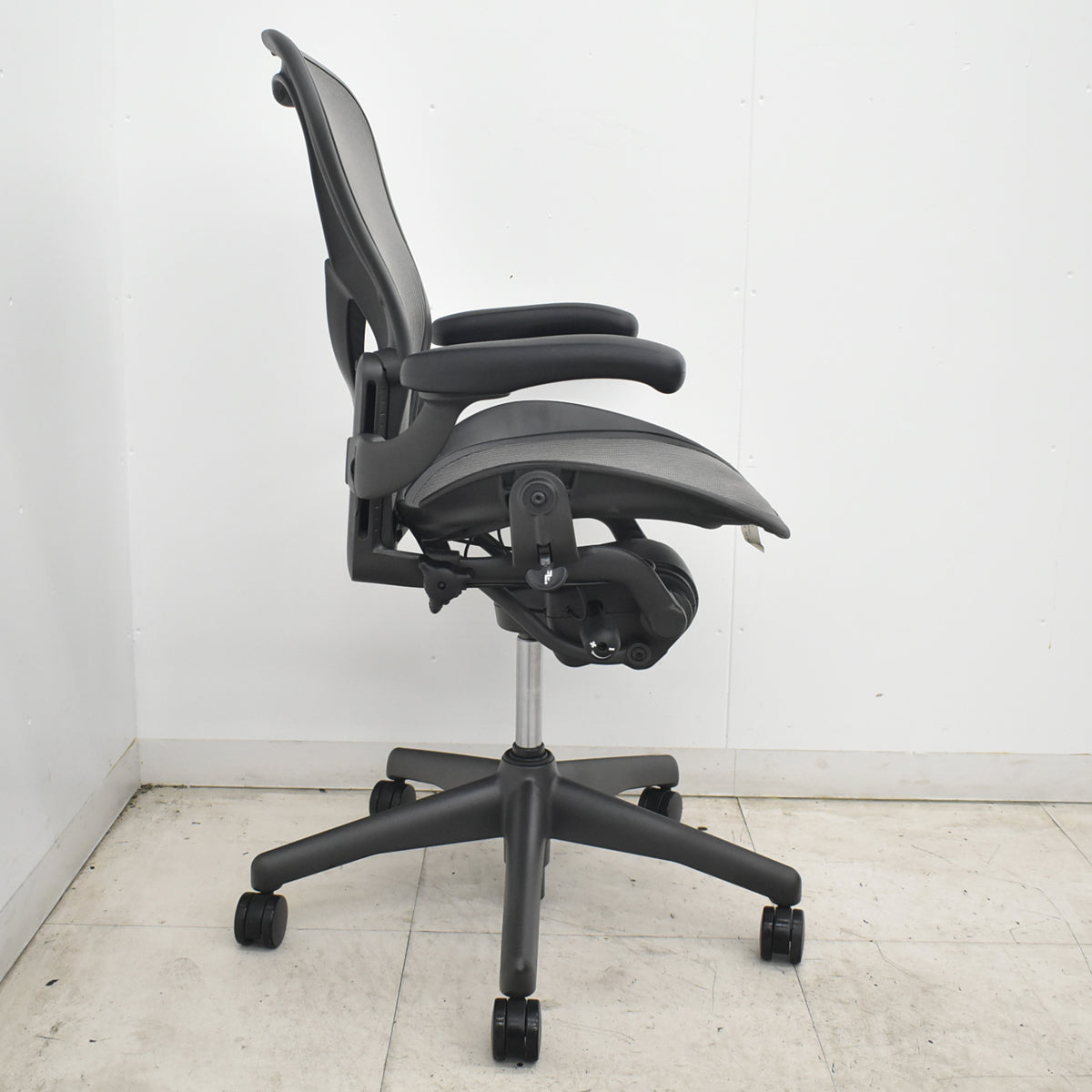 【中古】ハーマンミラー　アーロンチェア　Bサイズ　フル装備　ポスチャーフィット　グレー　2026072303【オフィスチェア】
