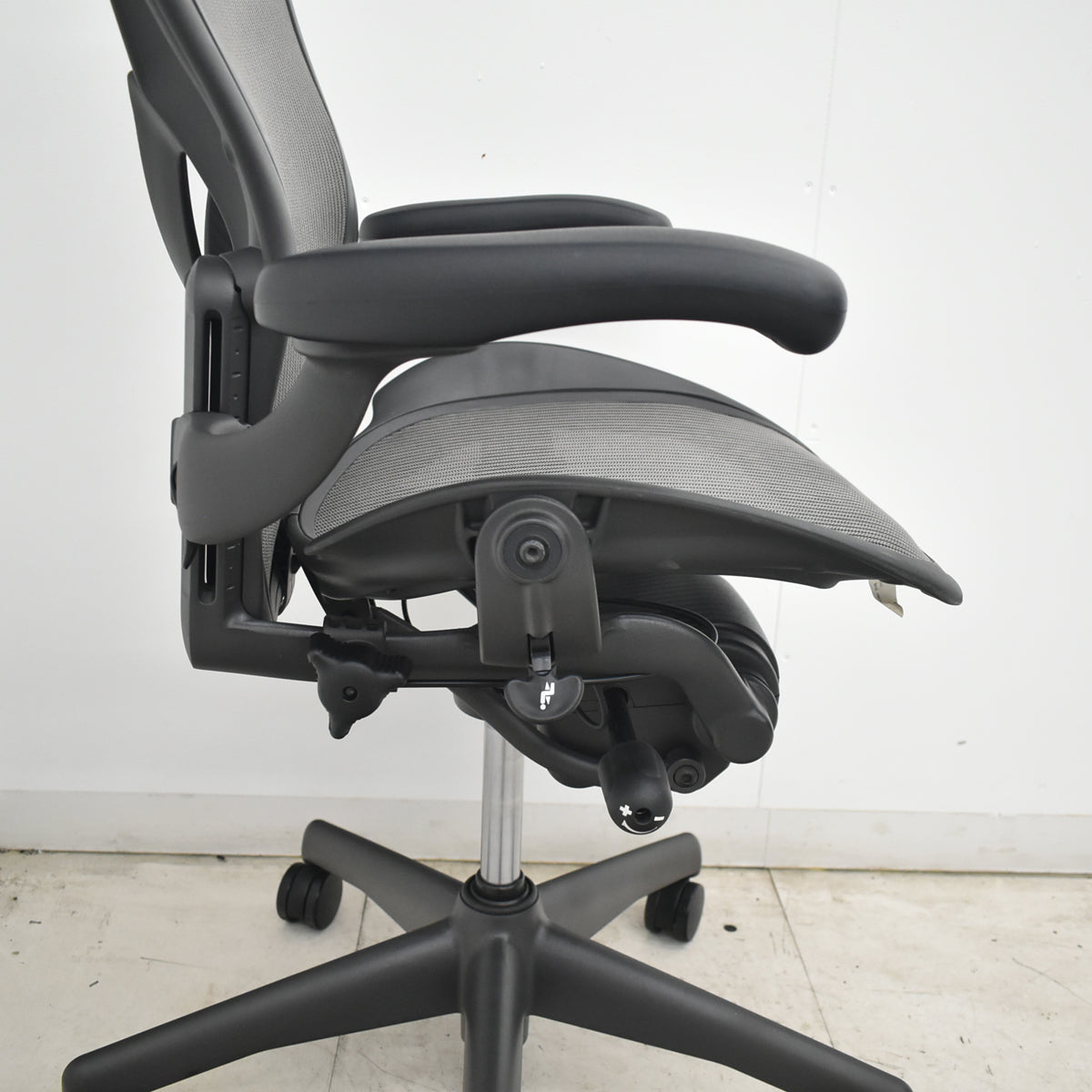 【中古】ハーマンミラー　アーロンチェア　Bサイズ　フル装備　ポスチャーフィット　グレー　2026072303【オフィスチェア】