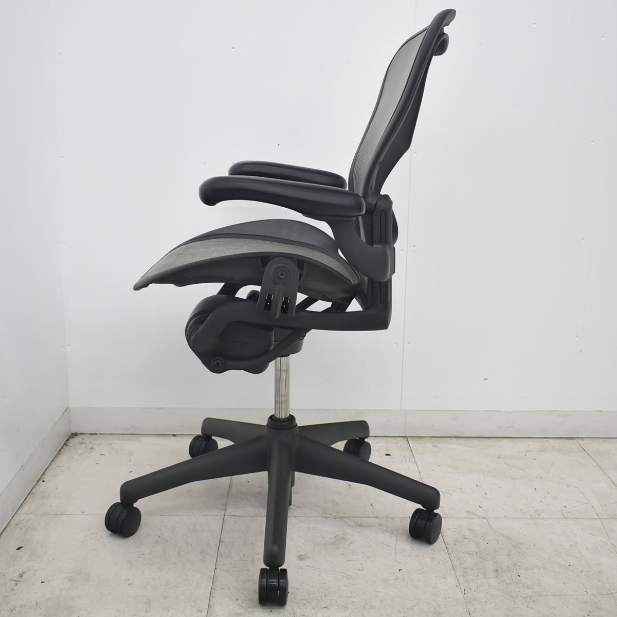 【中古】ハーマンミラー　アーロンチェア　Bサイズ　スタンダード　ランバーサポート　グレー　2026072701【オフィスチェア】