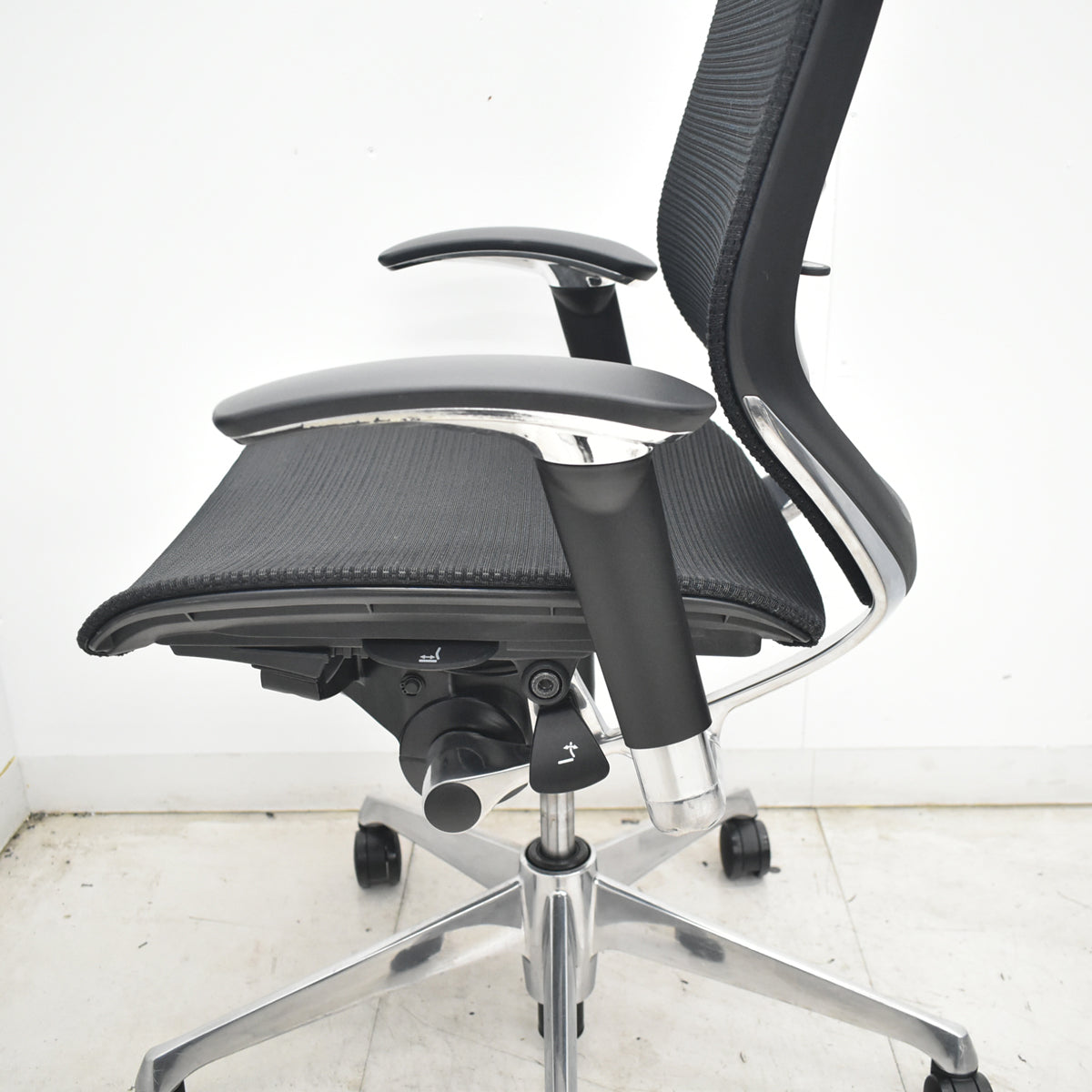 【中古】オカムラ　バロン　可動肘　ハイバック　ランバーサポート　ポリッシュ　ブラック　2026072706【中古オフィス家具】