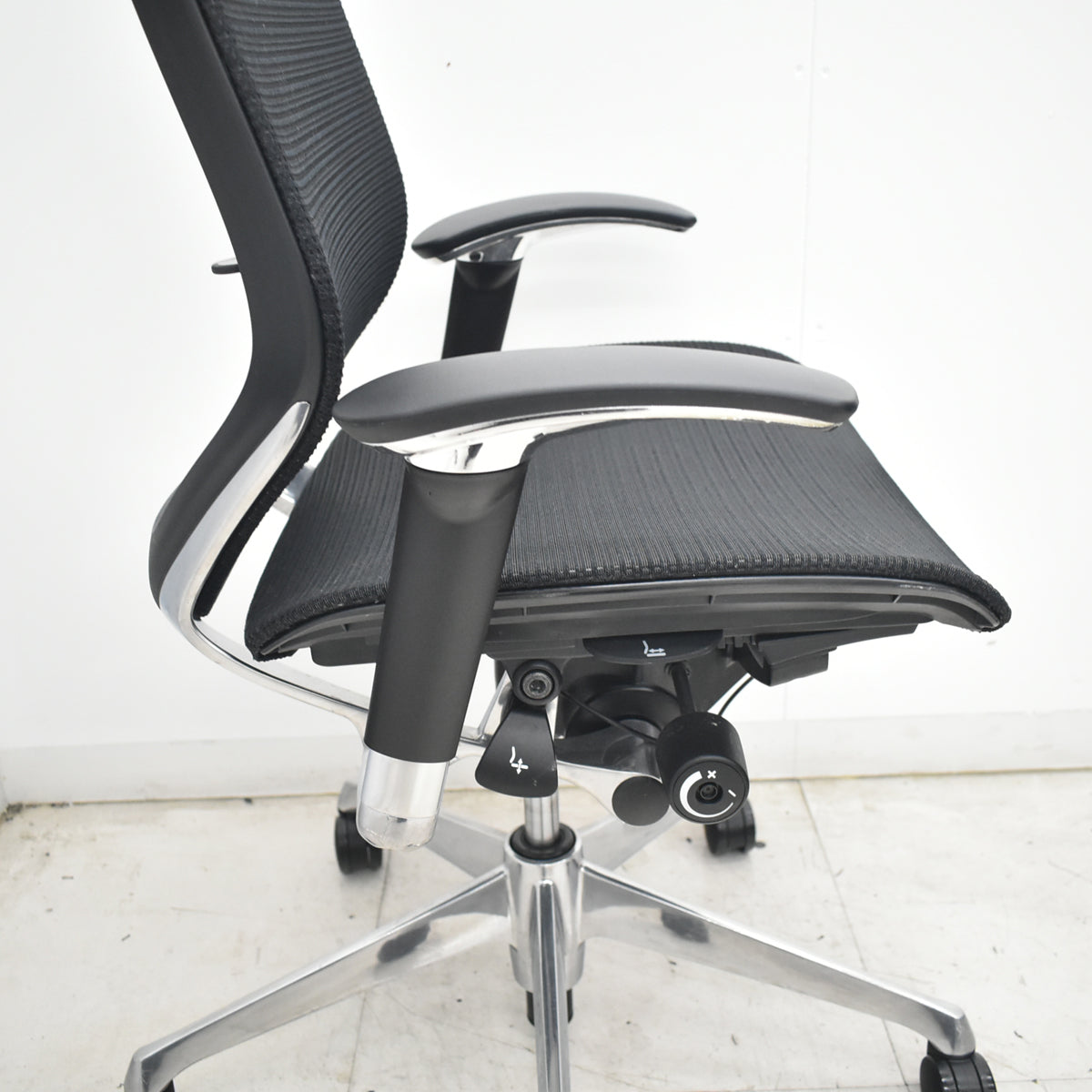 【中古】オカムラ　バロン　可動肘　ハイバック　ランバーサポート　ポリッシュ　ブラック　2026072706【中古オフィス家具】