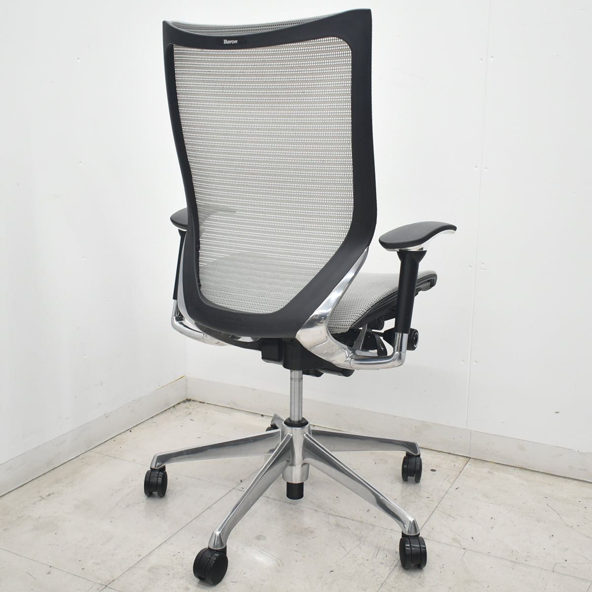 【中古】オカムラ　バロン　可動肘　ハイバック　ポリッシュ　ライトグレー　2026072708【中古オフィス家具】