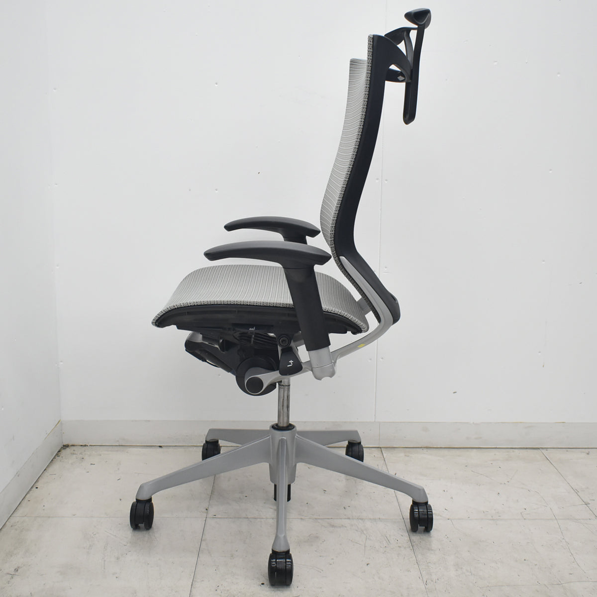 【中古】オカムラ　バロン　ハイバック　可動肘　ハンガー　シルバー脚　グレー 　2026072801【中古オフィス家具】