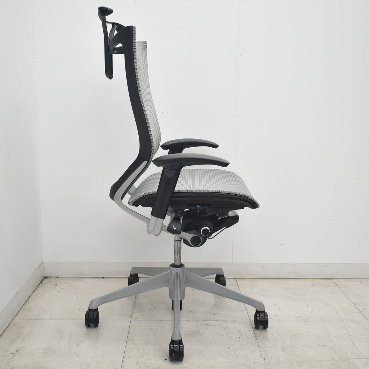 【中古】オカムラ　バロン　ハイバック　可動肘　ハンガー　シルバー脚　グレー 　2026072801【中古オフィス家具】