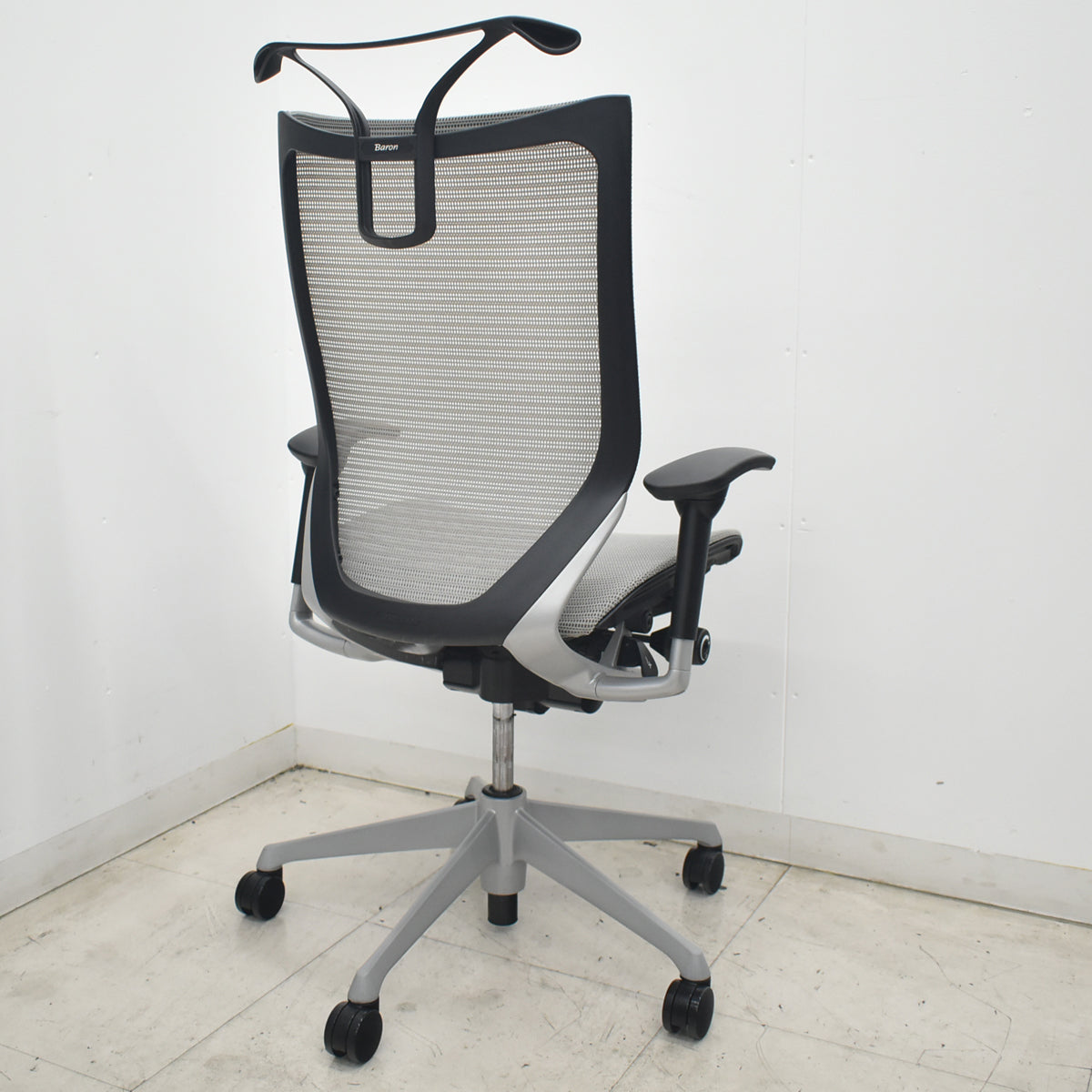 【中古】オカムラ　バロン　ハイバック　可動肘　ハンガー　シルバー脚　グレー 　2026072801【中古オフィス家具】