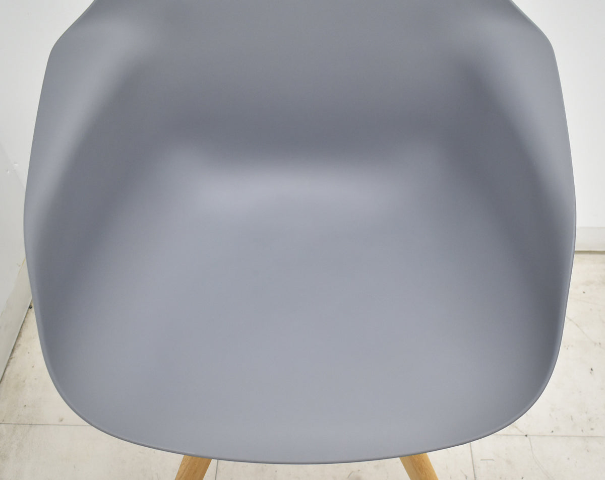 【中古】ウィルクハーン　320 range Yonda　ミーティングチェア　2023年製　グレー　2026072902【中古オフィス家具】