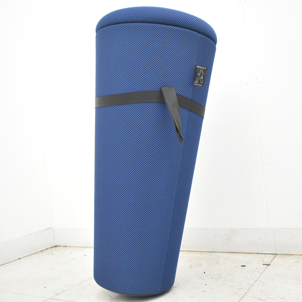 【中古】ウィルクハーン　202 range Stand-up　スツール　未使用品　コバルトブルー　2026072904【中古オフィス家具】