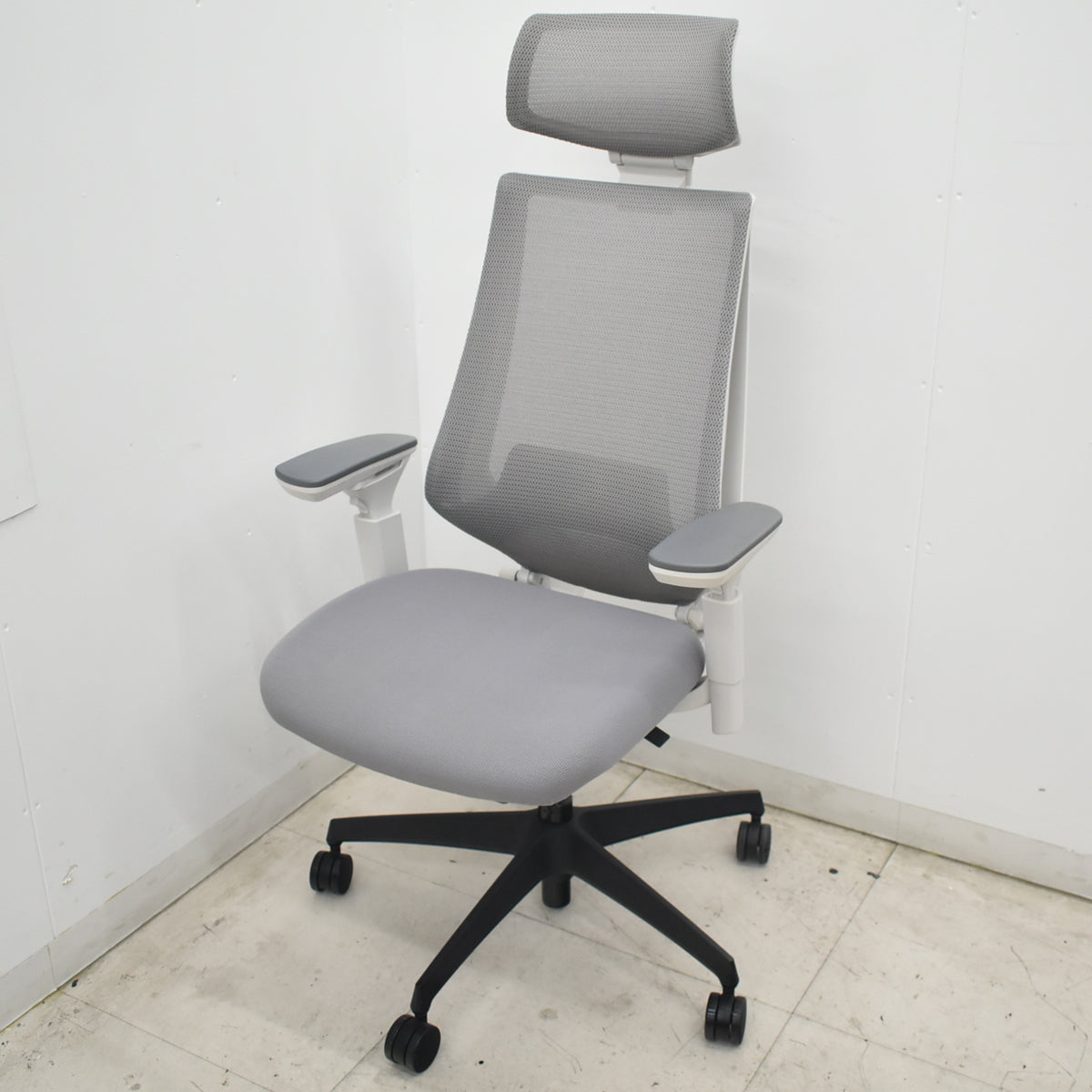 【中古】コクヨ　デュオラ　エクストラハイバック　可動ヘッドレスト　可動肘　クランクスライドアーム　ランバーサポート　グレー　2026072905【中古オフィス家具】