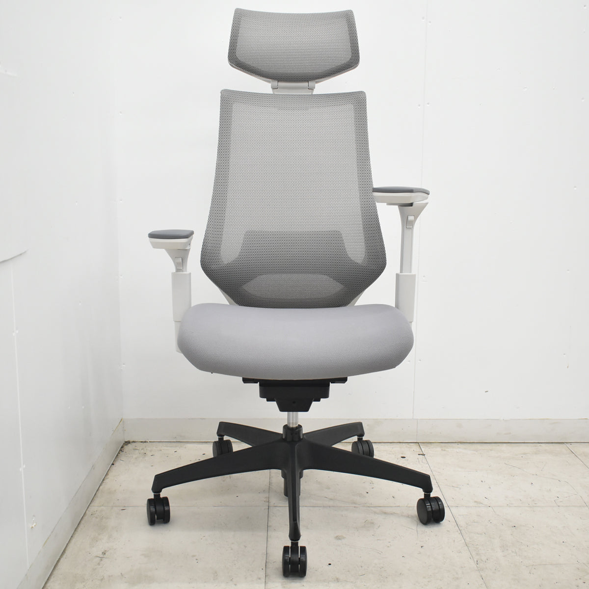 【中古】コクヨ　デュオラ　エクストラハイバック　可動ヘッドレスト　可動肘　クランクスライドアーム　ランバーサポート　グレー　2026072905【中古オフィス家具】