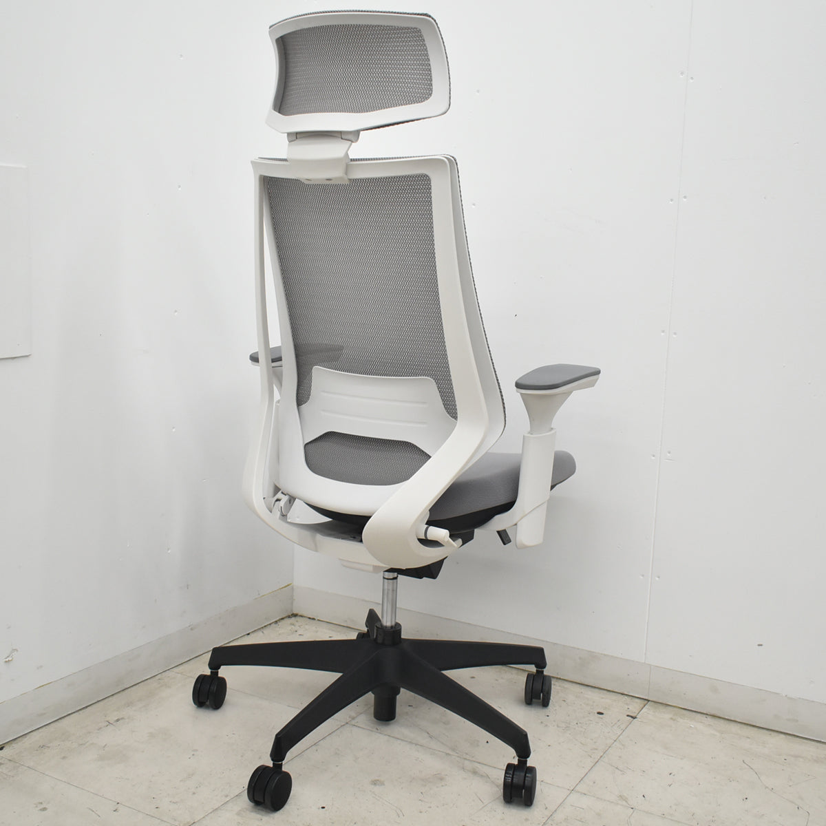 【中古】コクヨ　デュオラ　エクストラハイバック　可動ヘッドレスト　可動肘　クランクスライドアーム　ランバーサポート　グレー　2026072905【中古オフィス家具】