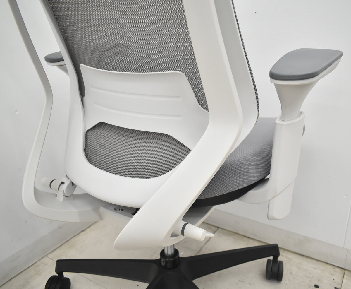 【中古】コクヨ　デュオラ　エクストラハイバック　可動ヘッドレスト　可動肘　クランクスライドアーム　ランバーサポート　グレー　2026072905【中古オフィス家具】