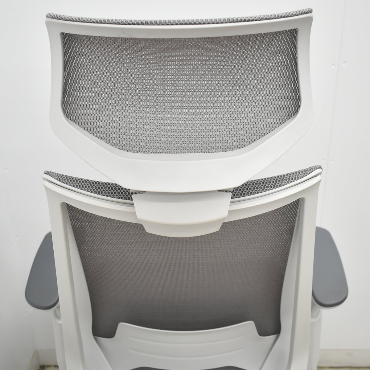 【中古】コクヨ　デュオラ　エクストラハイバック　可動ヘッドレスト　可動肘　クランクスライドアーム　ランバーサポート　グレー　2026072905【中古オフィス家具】